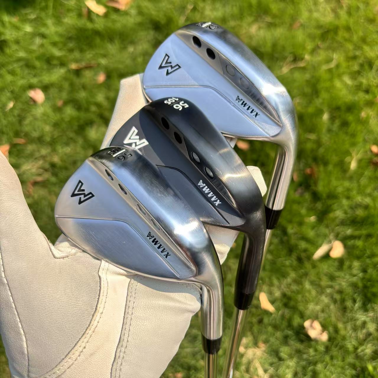WVVX ジョーズ ゴルフ サンドウェッジ - シルバー/ブ - Shaft Flex Stiff のレビューと価格