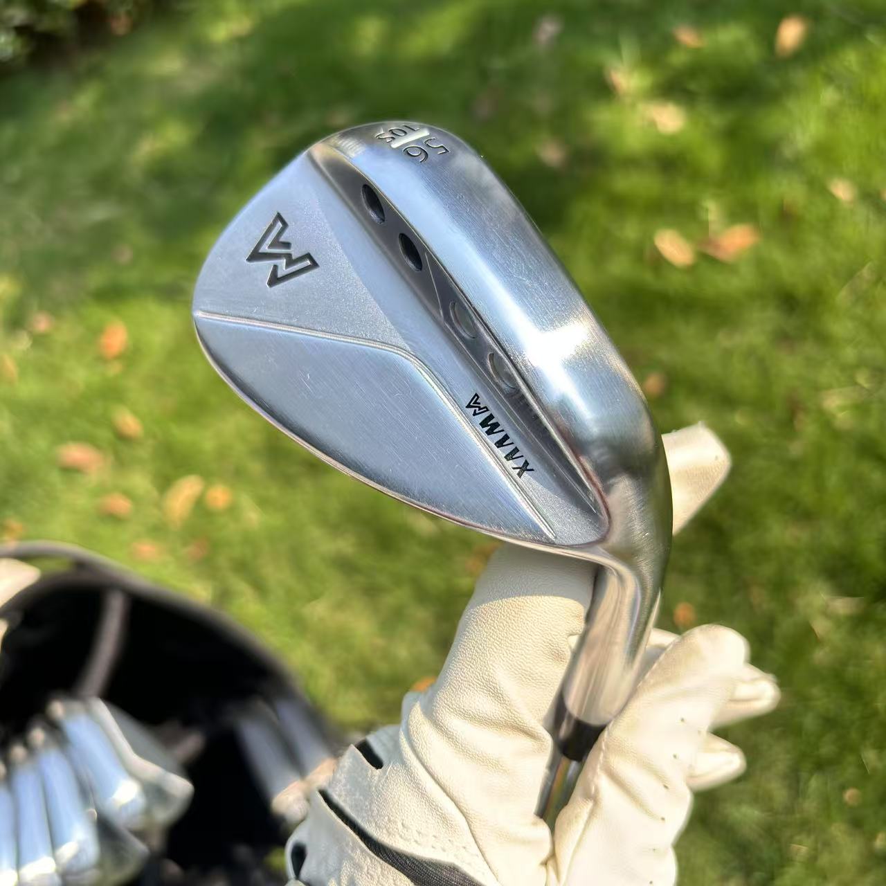 WVVX ジョーズ ゴルフ サンドウェッジ - シルバー/ブ - Shaft Flex Stiff のレビューと価格